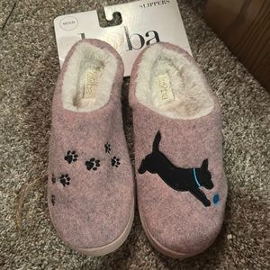 Brand new slippers size medium 6 1/2-7 1/2